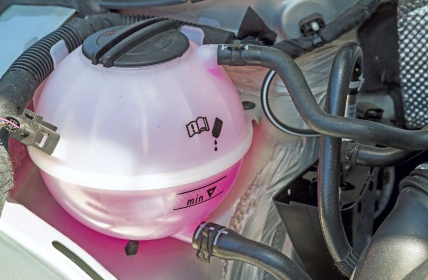 Czy można dolewać wody do płynu chłodniczego?