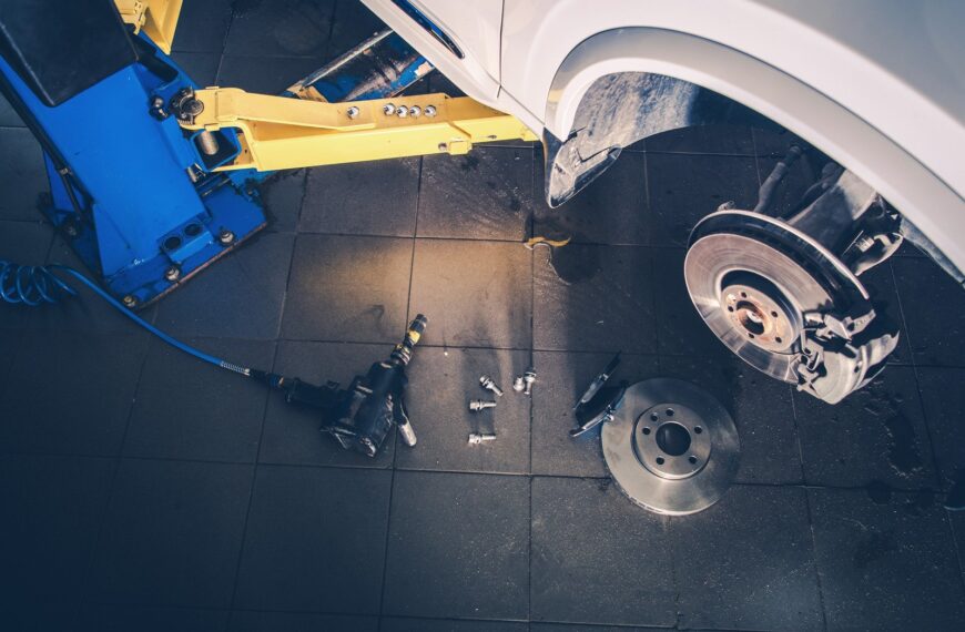 Jak samodzielnie wymienić klocki hamulcowe?