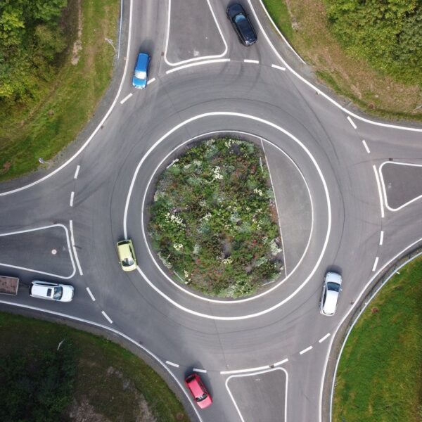 Zasady jazdy na rondzie w Polsce.
