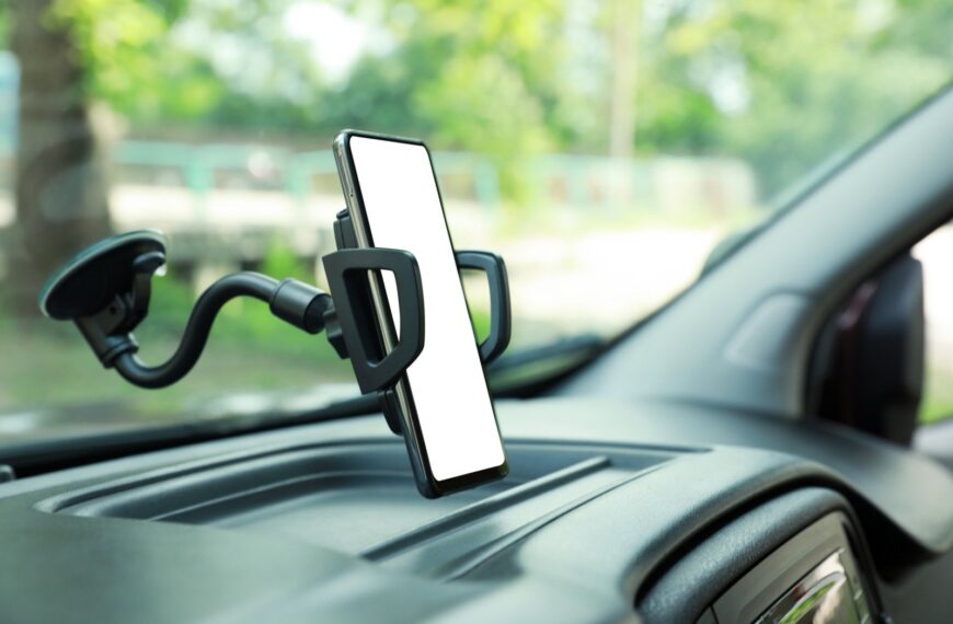 Top 10 gadżetów samochodowych, które warto mieć w aucie.