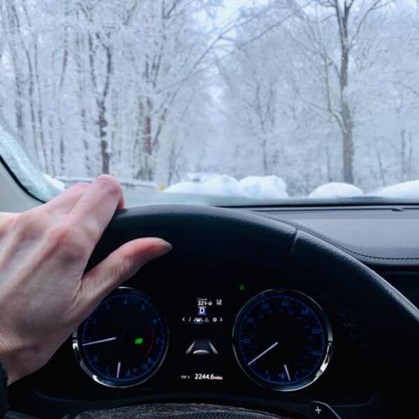 Jak prawidłowo zabezpieczyć auto na zimę?