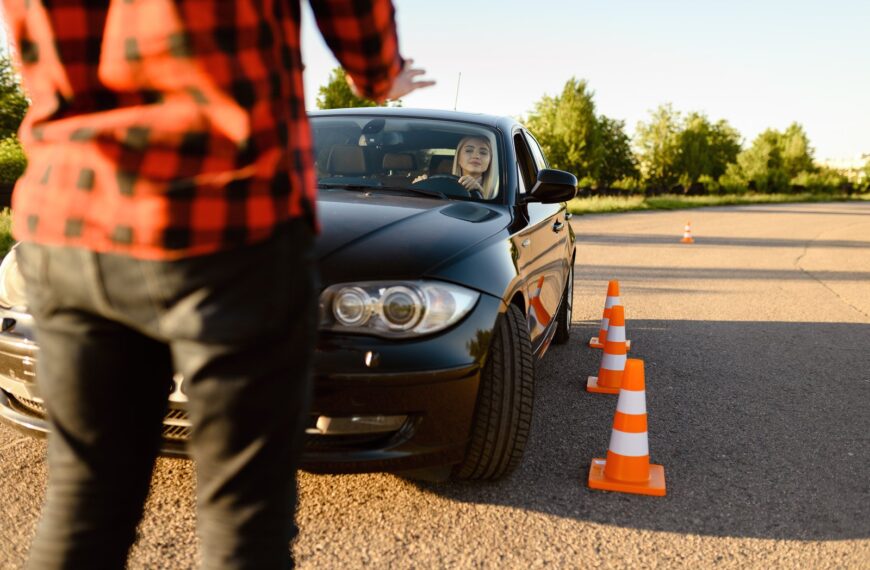 Różnice między napędem na przednie, tylne i wszystkie koła – który wybrać?