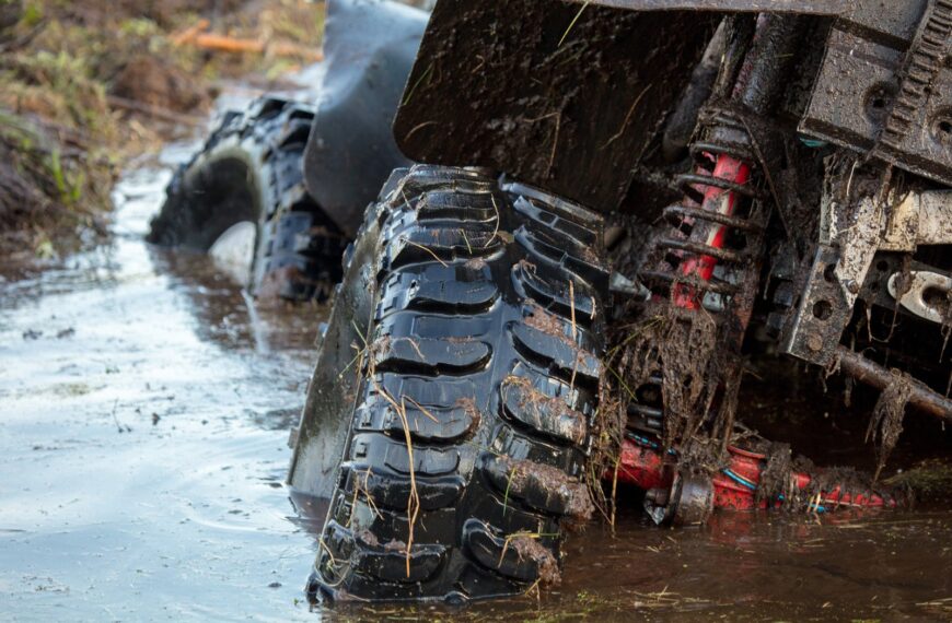 Jak działa system kontroli trakcji i czy warto go wyłączyć w określonych sytuacjach?