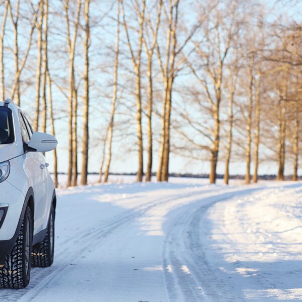 Jak odpowiednio przygotować samochód do zimy – praktyczny przewodnik.