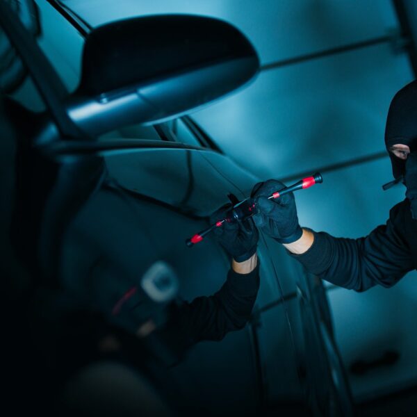 Jak zabezpieczyć auto przed kradzieżą – nowe technologie i sprawdzone metody.