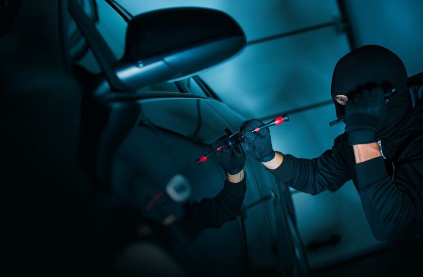 Jak zabezpieczyć auto przed kradzieżą – nowe technologie i sprawdzone metody.