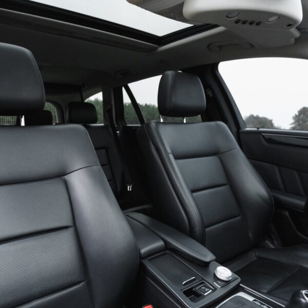 Najnowsze trendy w projektowaniu wnętrz samochodowych – funkcjonalność, ergonomia, styl.