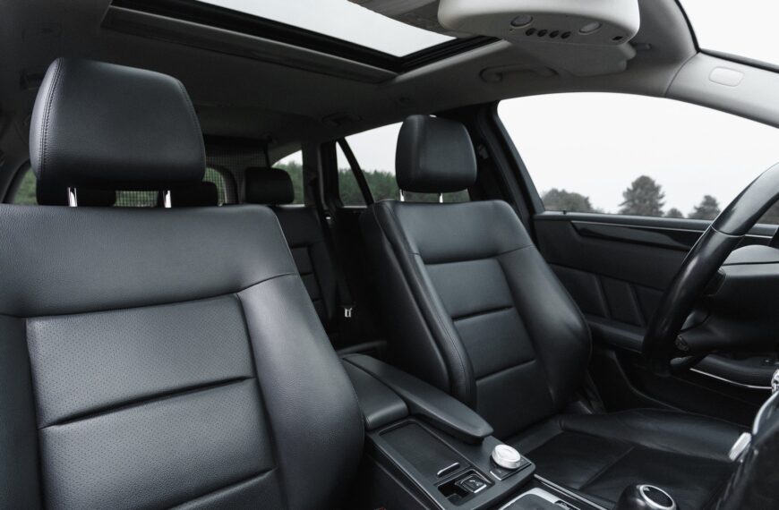 Najnowsze trendy w projektowaniu wnętrz samochodowych – funkcjonalność, ergonomia, styl.